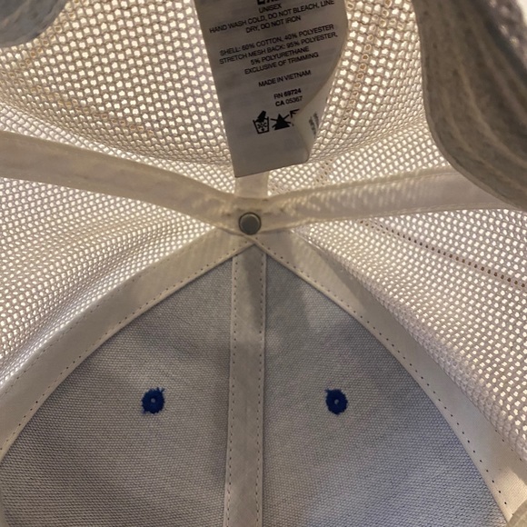 Fitted Columbia hat - Picture 4 of 4